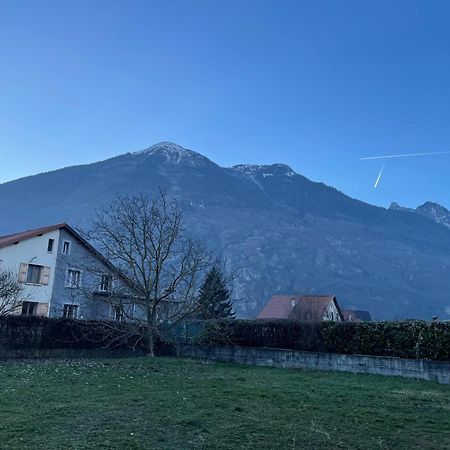 Au Pied De La Vallee Saint-Etienne-de-Cuines Екстериор снимка